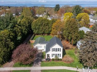 27 Meadow Rd, South Burlington, VT 05403