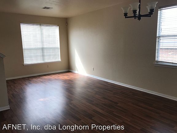 4th image of 211 Crowfoot Dr