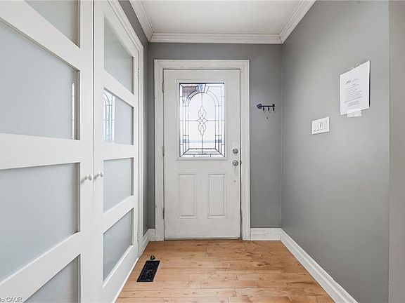 5th image of 5 Pineway Ave