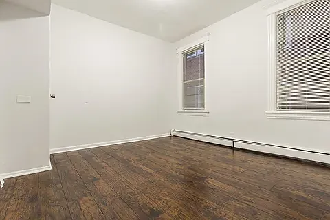 4 bed, $2,500 — Photo 1