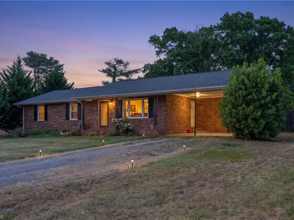 1012 E Renegar Rd #H, Yadkinville, NC 27055