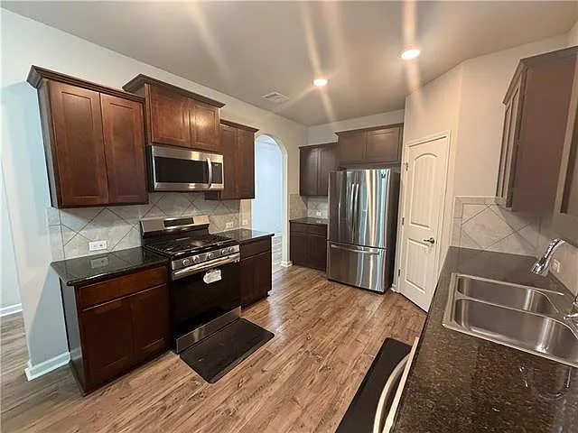 220 E Lake Dr — Photo 5