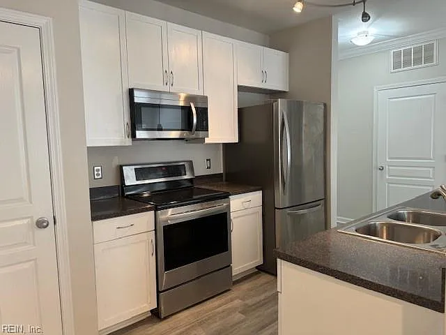 1400 Granby St #221 — Photo 9