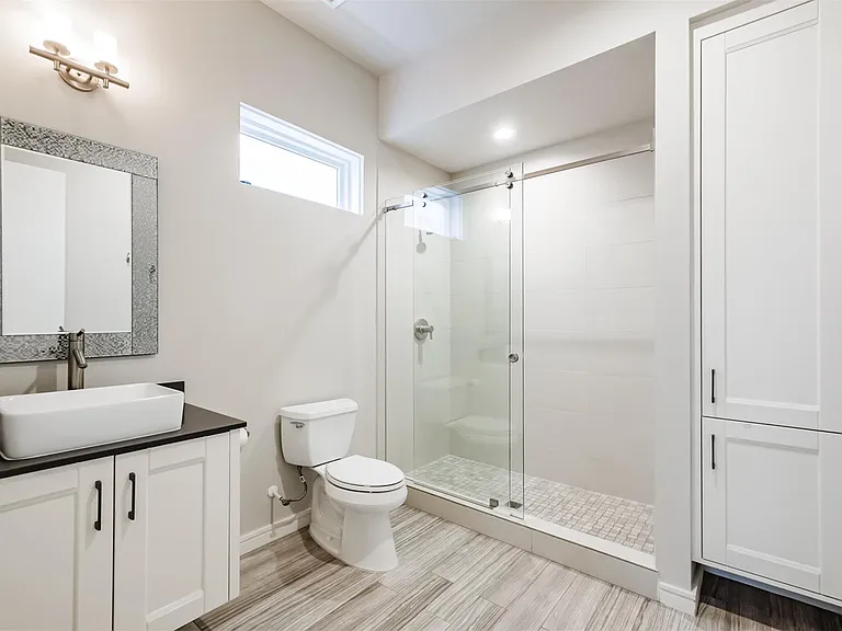711 W Clay St — Photo 11
