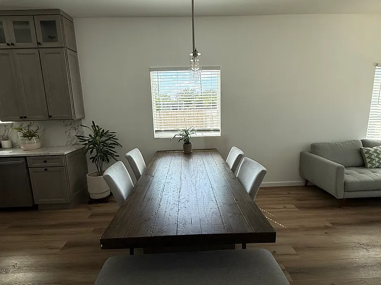 824 Elmwood Dr — Photo 5