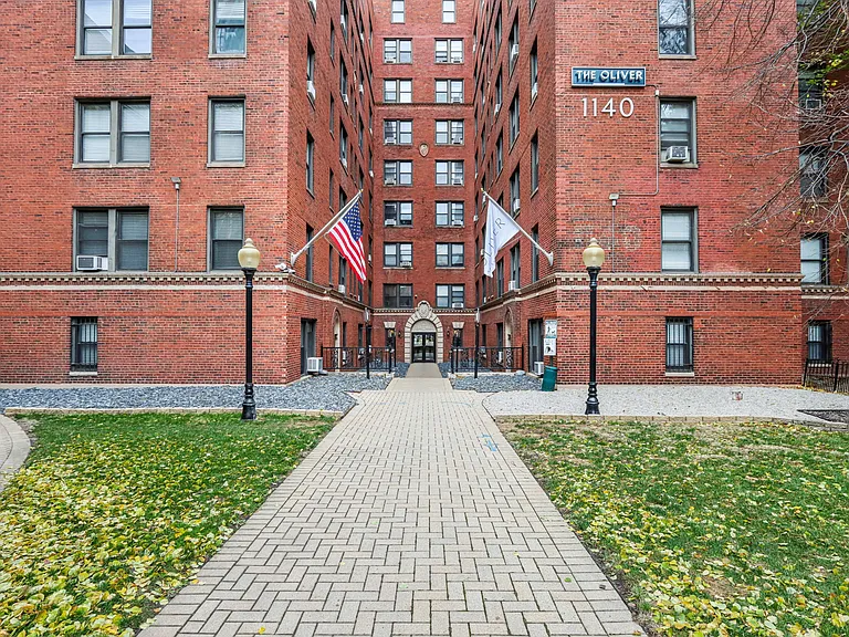 The Oliver on LaSalle — Photo 91