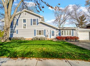 1722 W Oakton St, Arlington Heights, IL 60004