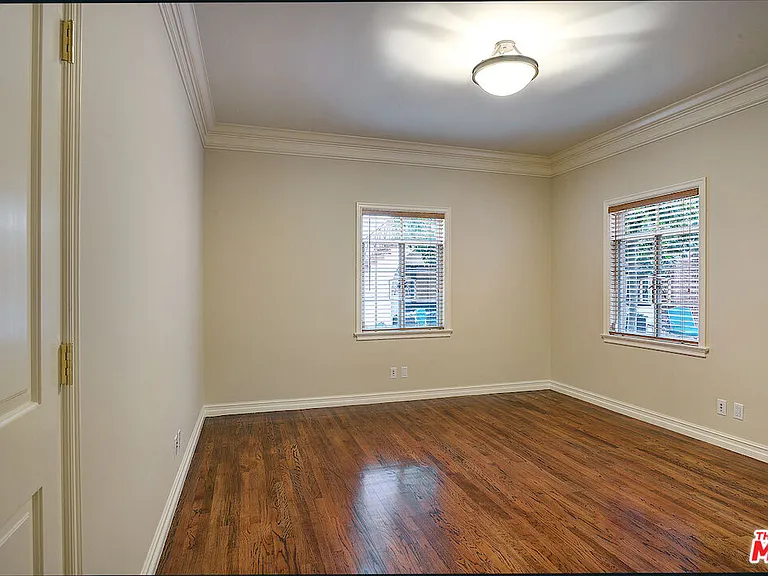 149 S Rodeo Dr — Photo 15