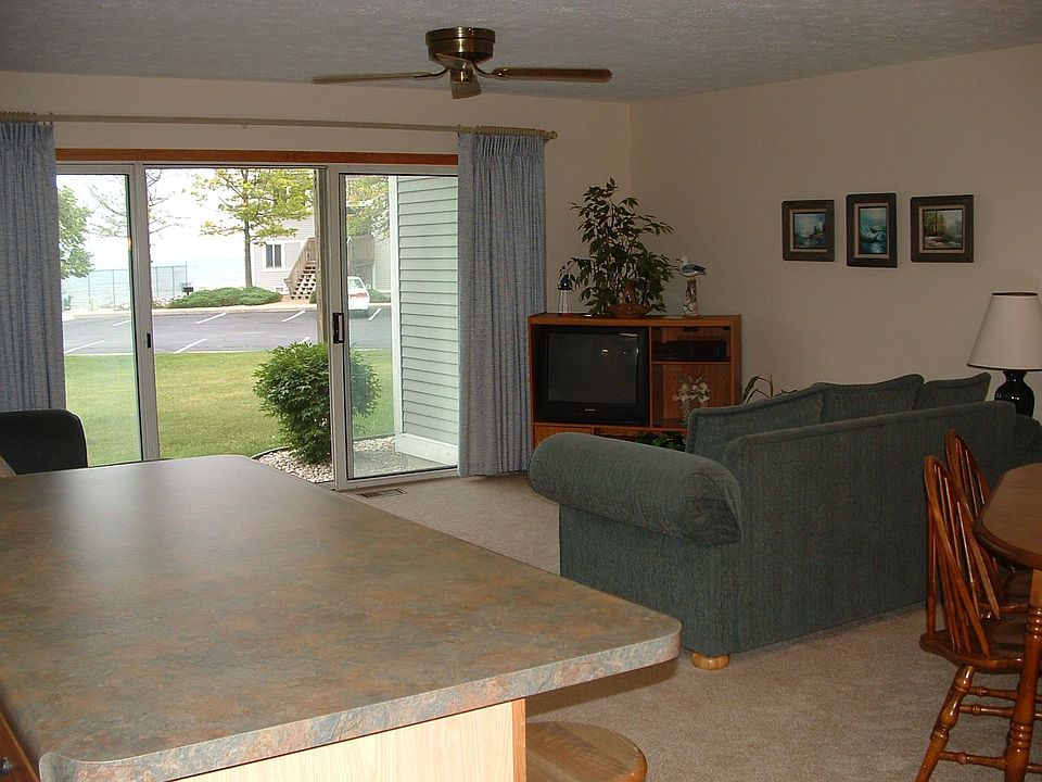 Living Area/View to Lake