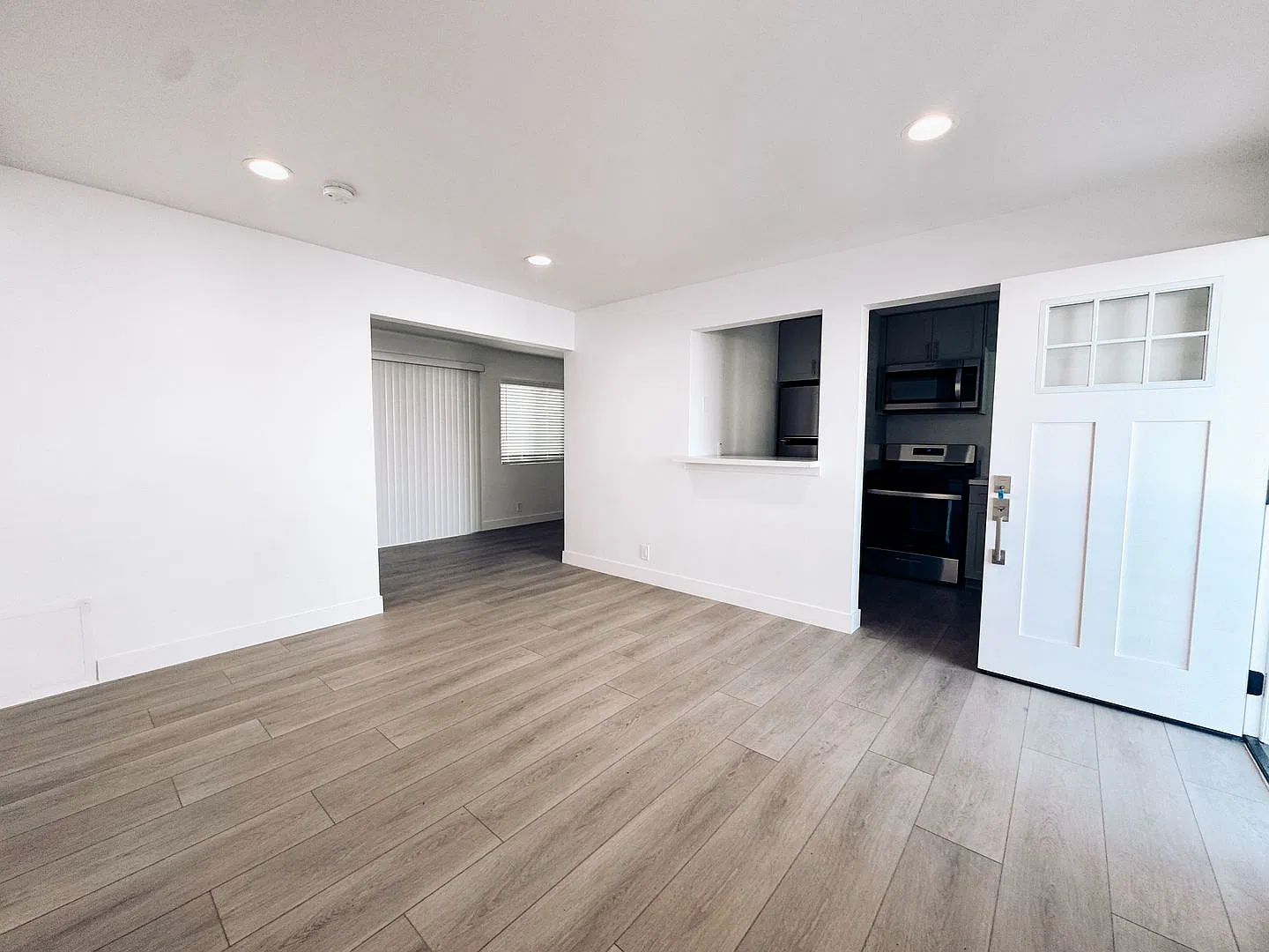 Harbor Blvd Apts. — Photo 3