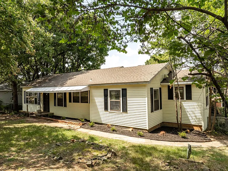 2823 Independence St — Photo 4