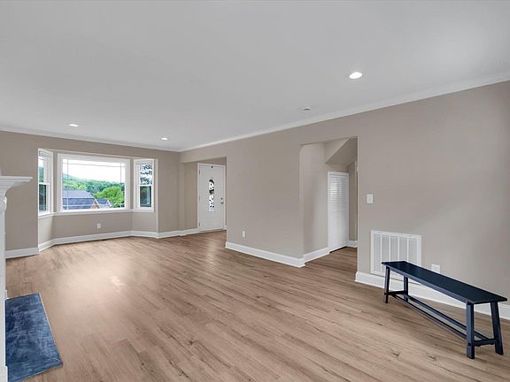 5th image of 105 Club View Dr