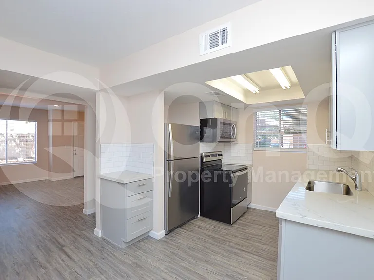 1418 E Knoll Cir #3 — Photo 4