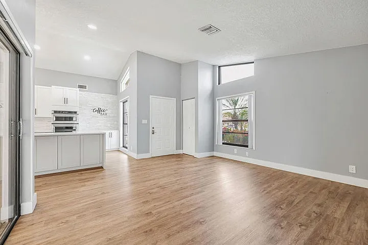 3 bed, 1580 sqft, $4,400 — Photo 3