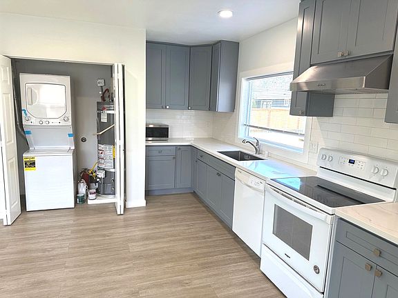 3rd image of 2401 NE 27th St #2403