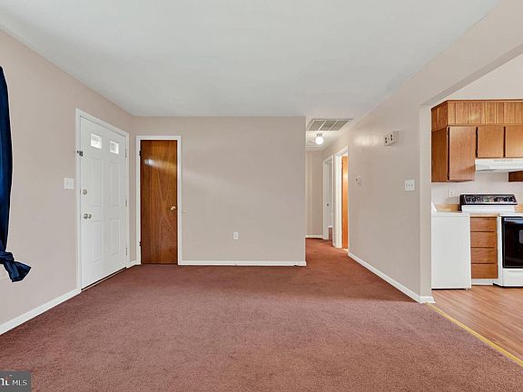 3rd image of 511 Sunset Dr