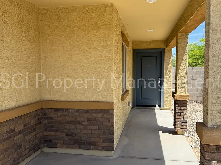 494 W Black Hawk Pl — Photo 2