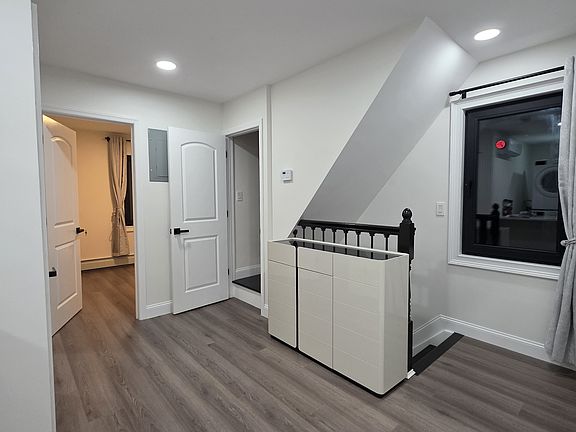 4th image of 18919 45th Rd Floor 2