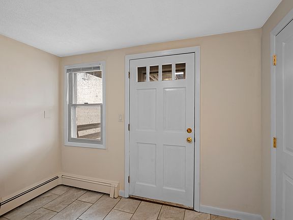 4th image of 9 Norman Ave #2R