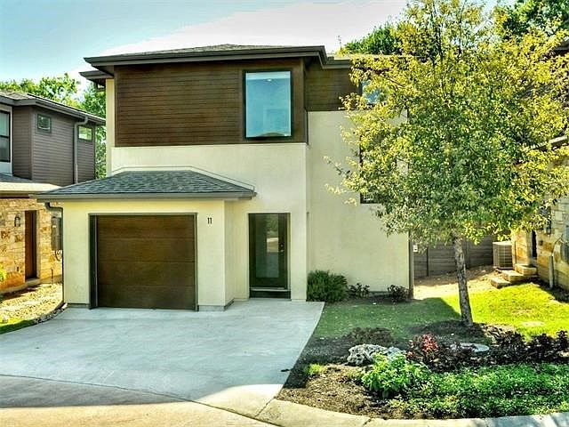 Welcome to 1303 Robert E Lee!