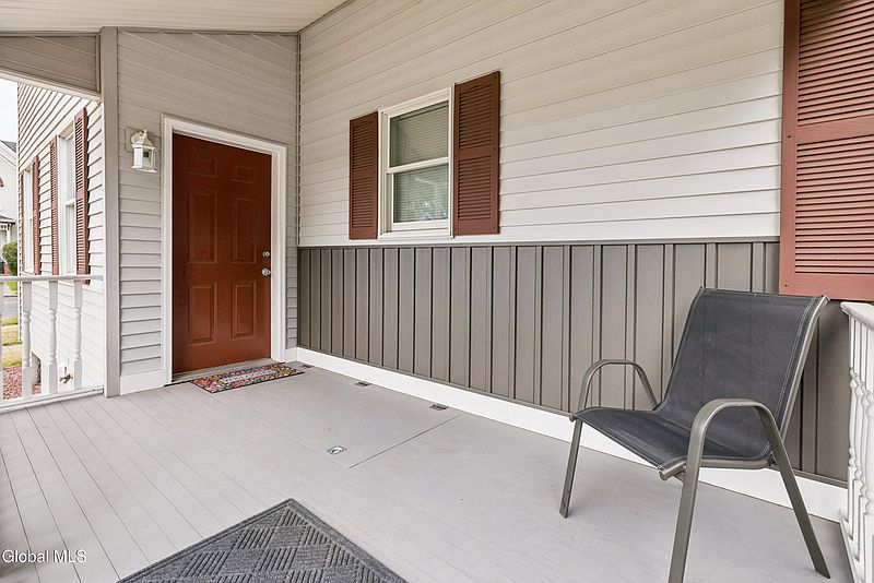 4th image of 437 Glen Street