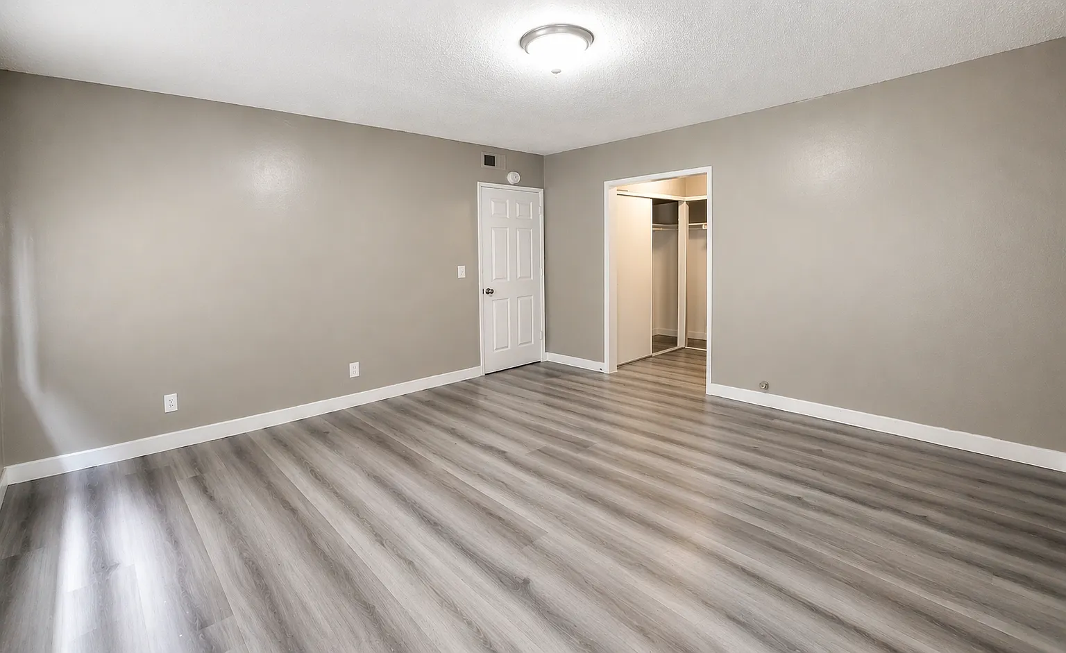 826 N Barranca Ave — Photo 4