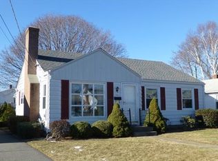 21 Cedarcrest Dr, Pawtucket, RI 02861