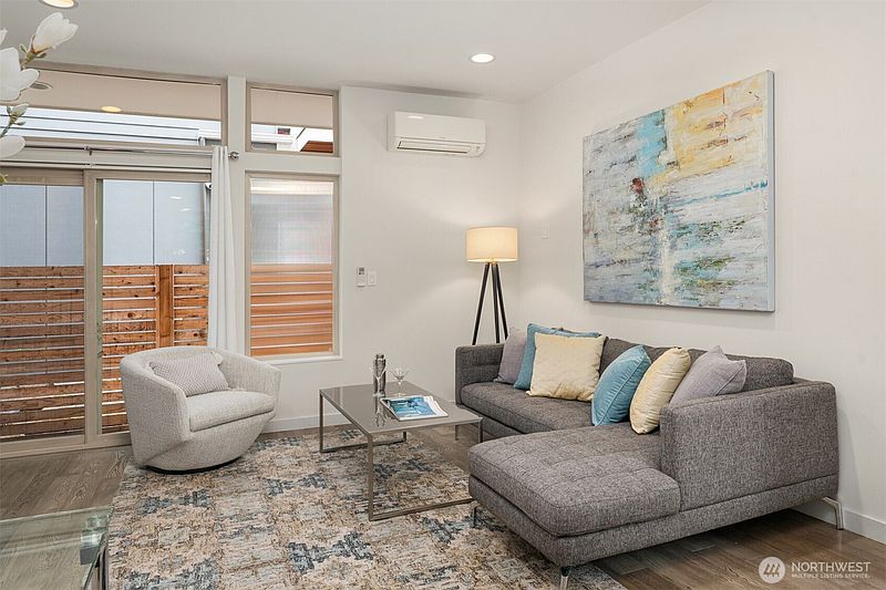 4th image of 3614 B 36th Avenue S