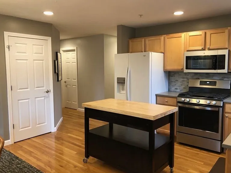 571 Freeport St #2 — Photo 6