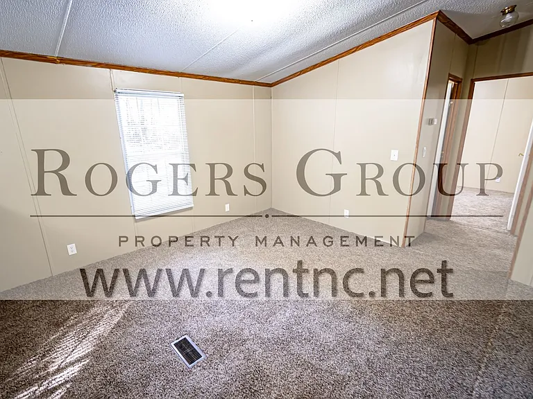 505 Tower Ln — Photo 5