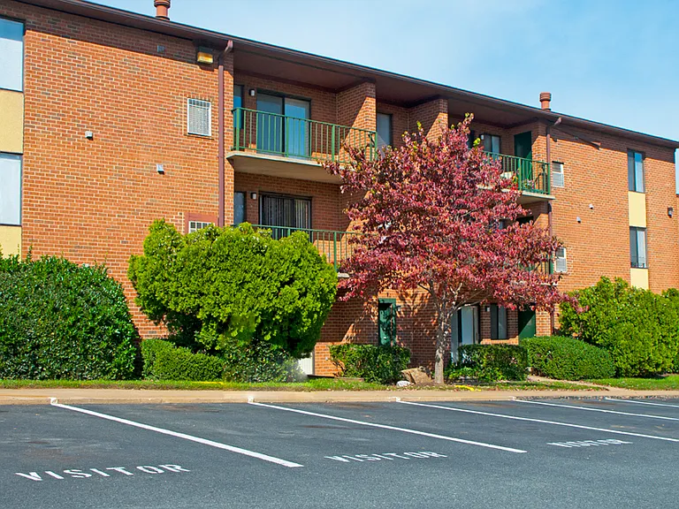 Riverwoods Apartments of Fredericksburg