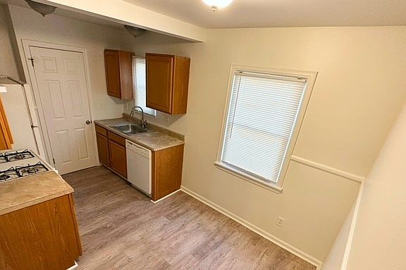 5th image of 221 Flowerdale St
