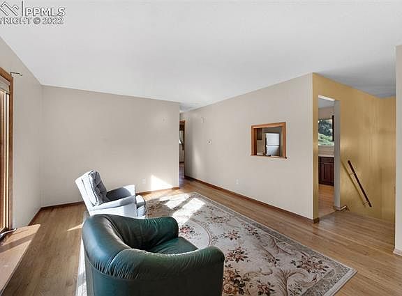 5th image of 2211 E Van Buren St