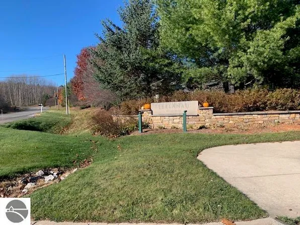 S Skye Hill Dr, Traverse City, MI 49684