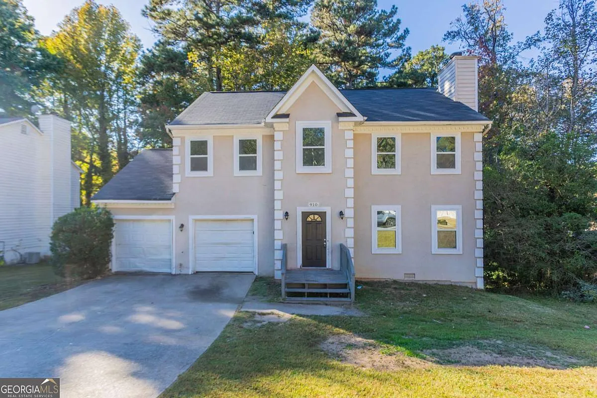 910 Forest Path photo 1