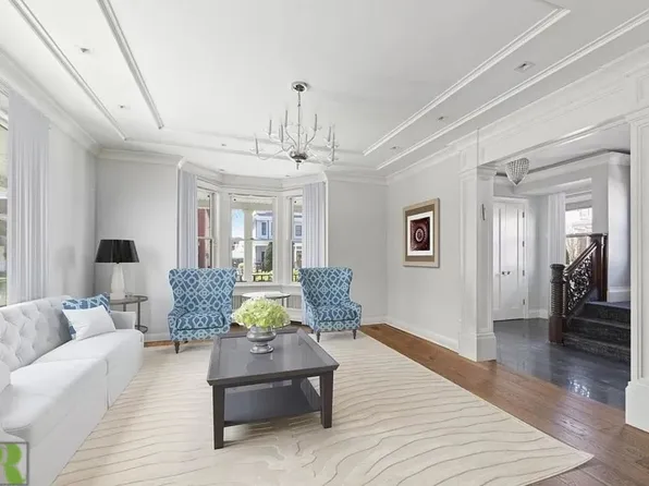 669 East 2nd Street image 14 of 44