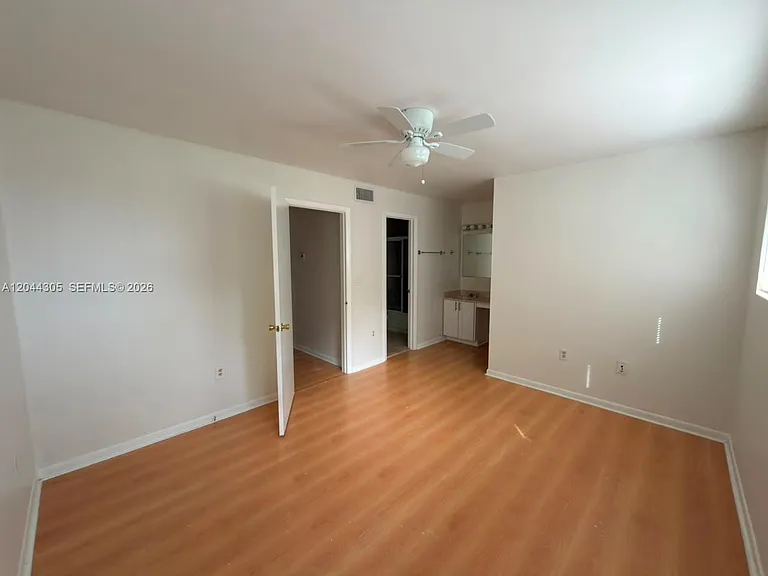 862 Crystal Lake Dr — Photo 3