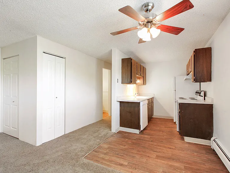 Golden Arms Apartments — Photo 9