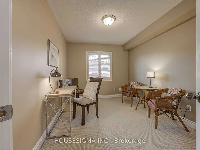 244 Tawny Cres — Photo 20