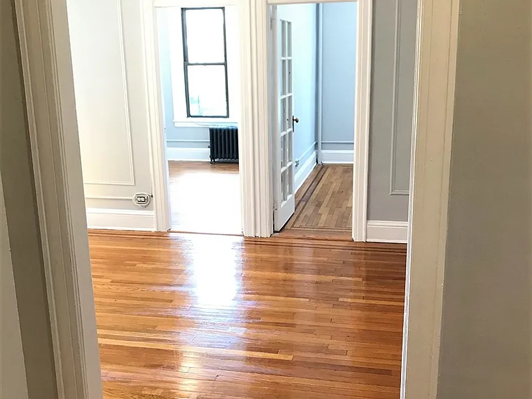 24-46 38th St #1R — Photo 2
