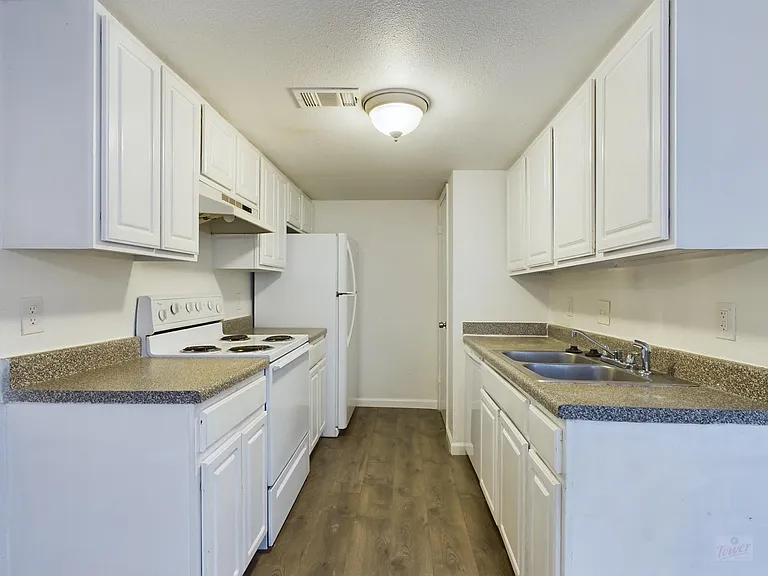 2124 Burton Dr #140 — Photo 10