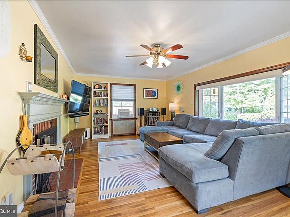 4th image of 133 Elm Dr