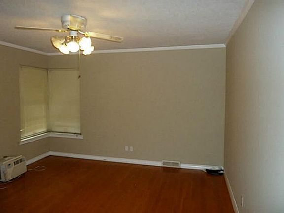 5th image of 1922 Newport Ave