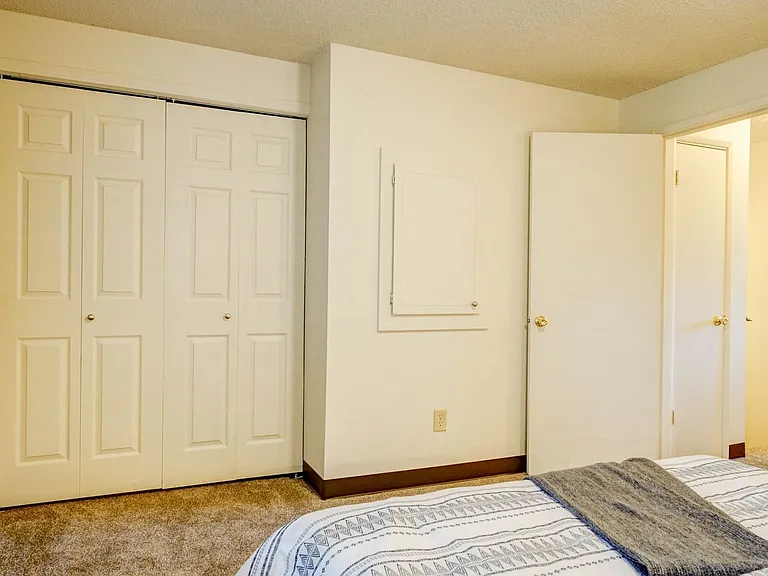 Spacious and immaculate townhomes! — Photo 13