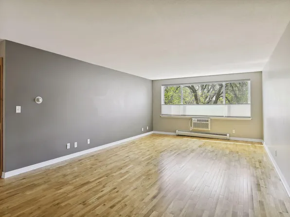 2700 W 44th St APT 208, Minneapolis, MN 55410