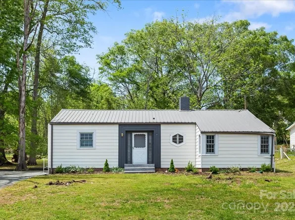 165 N Mitchell St, Rutherfordton, NC 28139