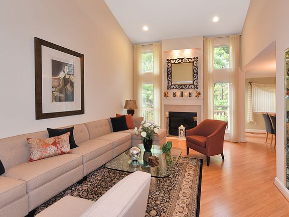 4th image of 8 Chestnut Ln