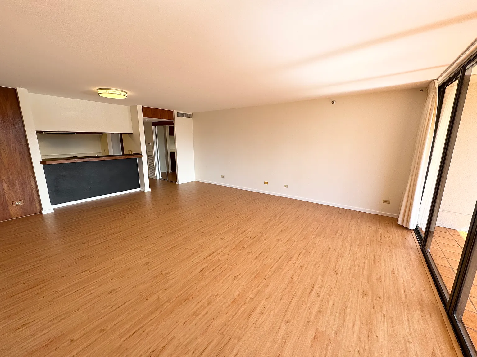 3 bed, 1414 sqft, $4,250 — Photo 3