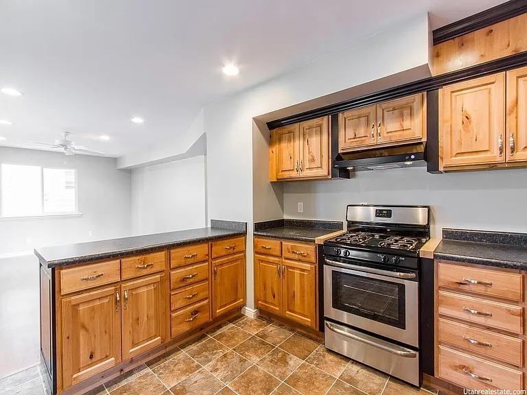 363 E Harrison Ave — Photo 7