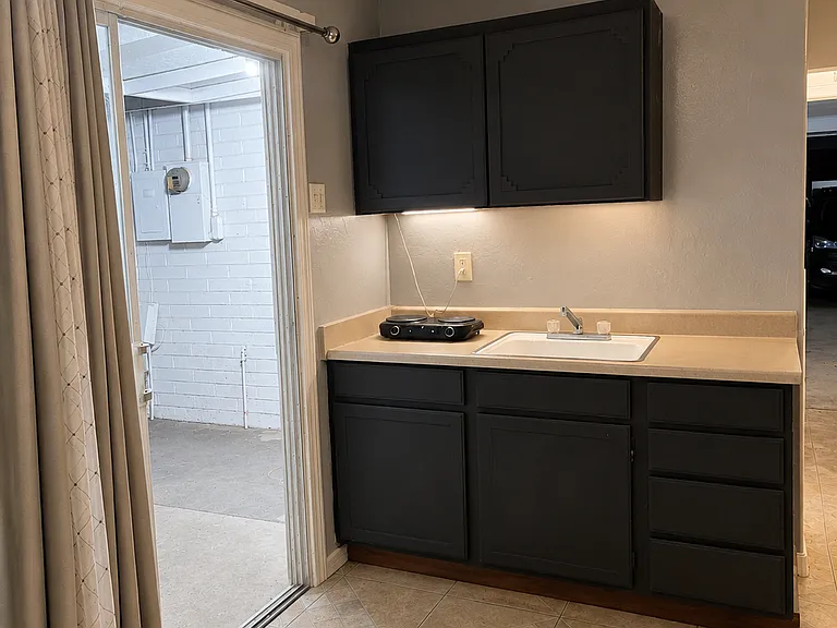 6402 W Devonshire Ave — Photo 3